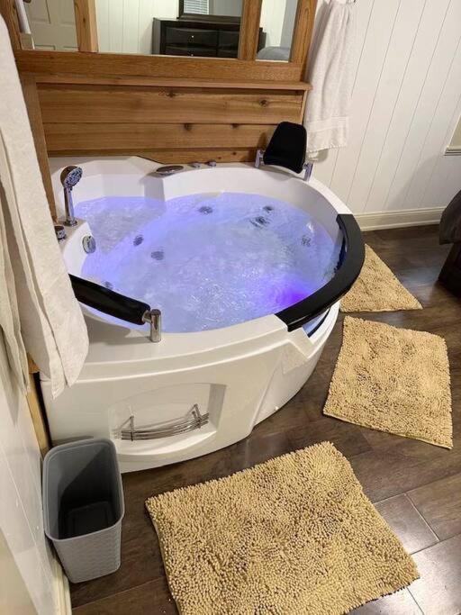 Appartement Hot Tub 5 Beds à Moorhead Extérieur photo